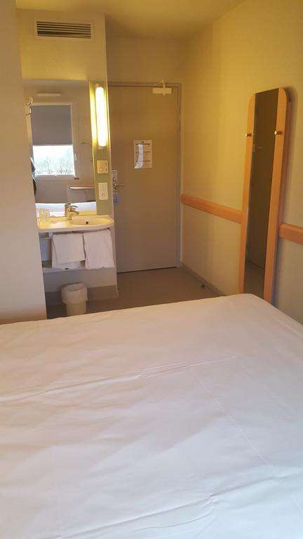 Ibis Budget Saint Gaudens Estancarbon Экстерьер фото